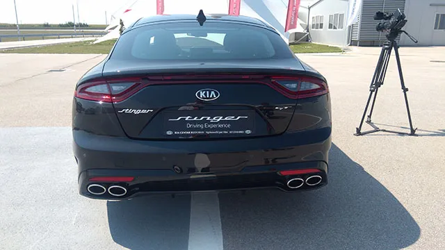 Kia Stinger 3,3 pozadi