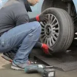 Zamena guma na automobilu