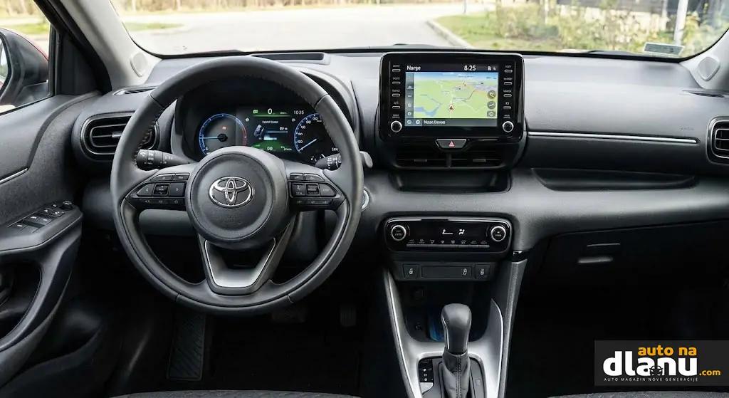 Toyota Yaris Cross unutrašnjost